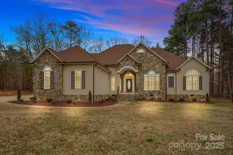 349 Isle Of Pines Rd, Mooresville, NC 28117