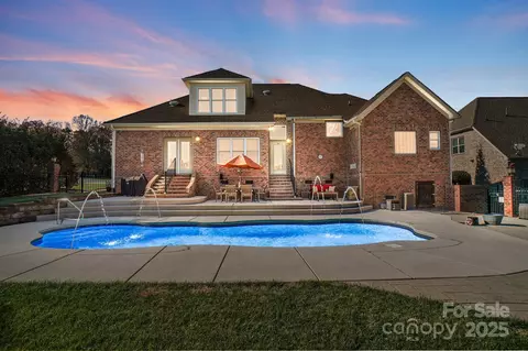 2444 Shiny Leaf Dr, Denver, NC 28037