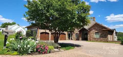 5942 Flintlock Ct, Hickory, NC 28601