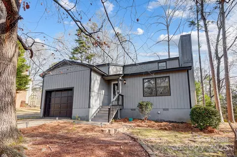 1061 Woodlake Ln, Tega Cay, SC 29708