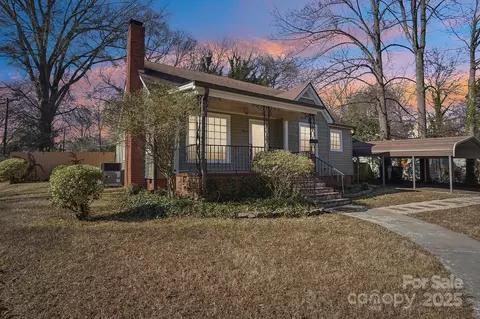 542 Ambassador St, Charlotte, NC 28208