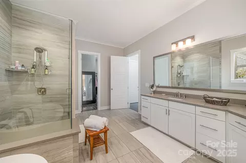 Bath - 636 Bucks Quarry Ct, Fort Mill, SC 29708 photo 3 of 5