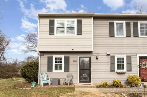 6130 Heath Ridge Ct, Charlotte, NC 28210