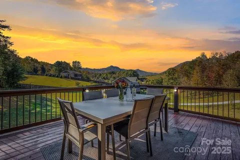 137 Oak Mountain Dr, Leicester, NC 28748