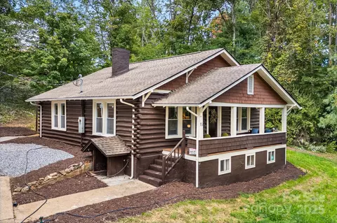 17 Eastview Cir, Asheville, NC 28806
