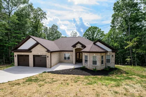 141 Winwood Cir, Granite Falls, NC 28630