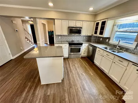 Kitchen - 701 Victorian Ln, Monroe, NC 28112 photo 4 of 5