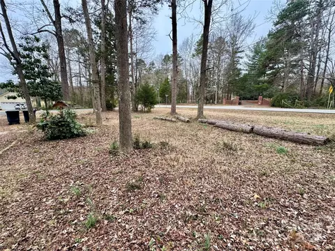 Exterior - 701 Victorian Ln, Monroe, NC 28112 photo 7 of 7