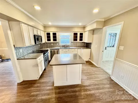 Kitchen - 701 Victorian Ln, Monroe, NC 28112 photo 3 of 5