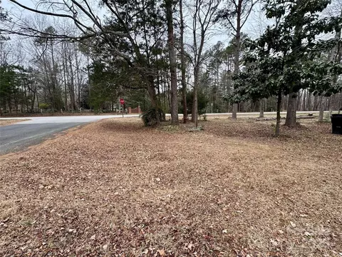 Exterior - 701 Victorian Ln, Monroe, NC 28112 photo 6 of 7