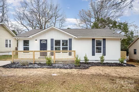 433 Greenwood Dr, Charlotte, NC 28217