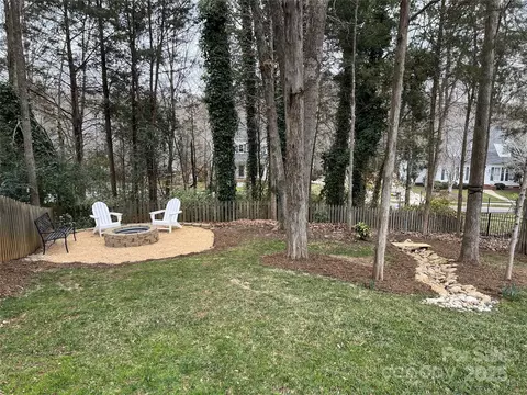 Exterior - 137 Spencer St, Davidson, NC 28036 photo 7 of 9