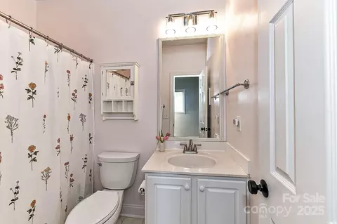 Bath - 137 Spencer St, Davidson, NC 28036 photo 4 of 4