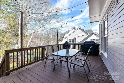 Exterior - 137 Spencer St, Davidson, NC 28036 photo 4 of 9