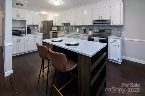 6742 Constitution Ln, Charlotte, NC 28210