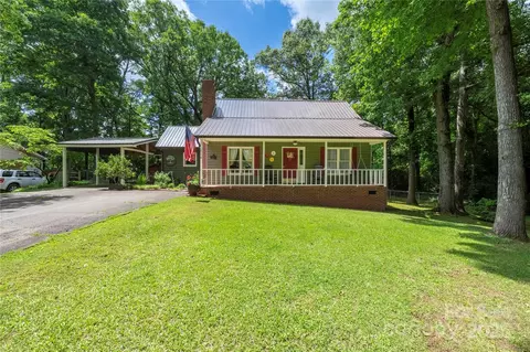 515 Holly Cir, Mount Holly, NC 28120