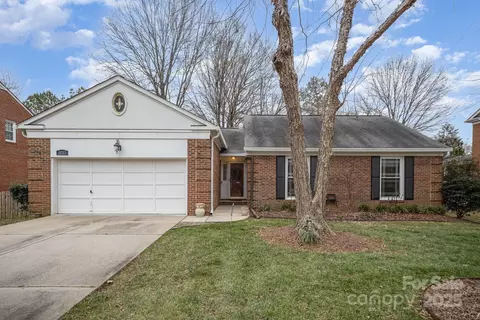 11113 Coachman Cir, Charlotte, NC 28277