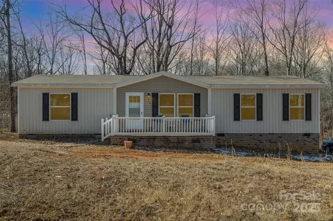 616 Lhasa Apso Ln, Iron Station, NC 28080