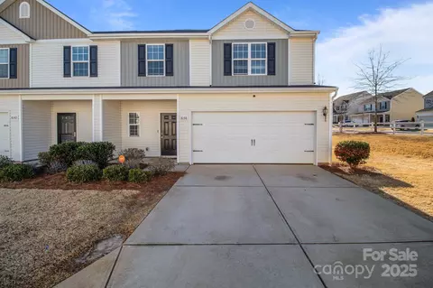 8138 Paw Club Dr, Charlotte, NC 28214