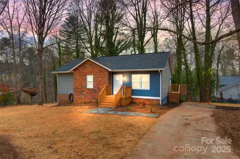 3711 Indian Ct, Lenoir, NC 28645