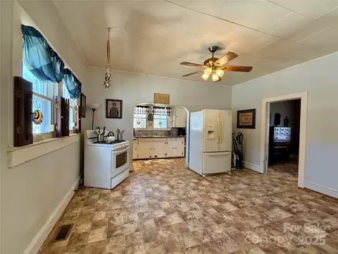 503 E 10th St, Kannapolis, NC 28083 photo 6