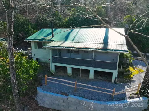 595 Forest Dr, Maggie Valley, NC 28751