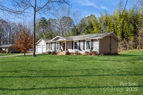 3705 Pinecrest Dr, Gastonia, NC 28056