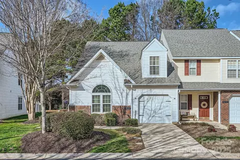 8636 Robinson Forest Dr, Charlotte, NC 28277