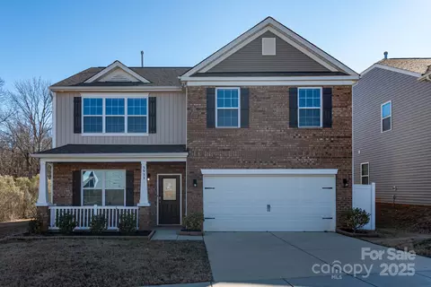 3933 Meadow Green Dr, Charlotte, NC 28269
