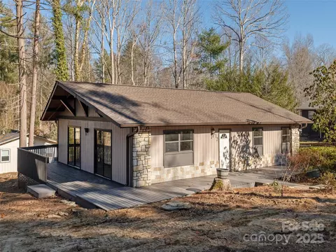 112 Louisiana Ave, Hendersonville, NC 28739