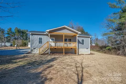 43 Bishop Ln, Flat Rock, NC 28731