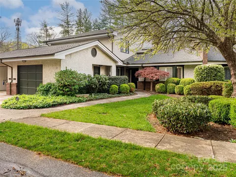 4 Bourne Ln, Asheville, NC 28803