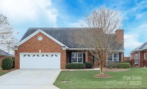 2104 Pinefield Ct, Gastonia, NC 28056