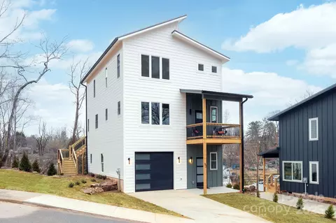 52 Harnett St, Asheville, NC 28806
