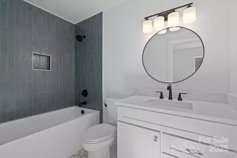 Bath - 19634 Bustle Rd, Cornelius, NC 28031 photo 3 of 4