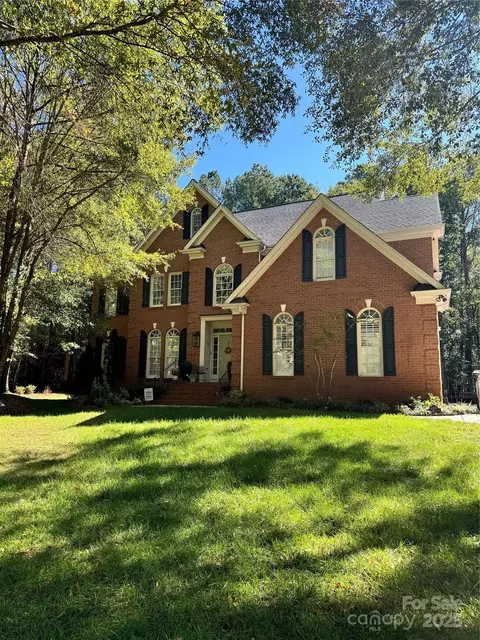 4392 Enchantment Cove Ln, Charlotte, NC 28216