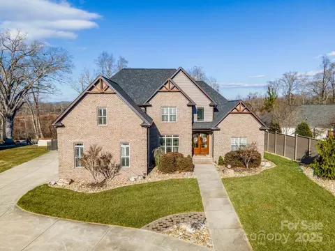 114 38th Nw Ave NW, Hickory, NC 28601