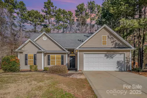 9308 Highrock Dr, Waxhaw, NC 28173