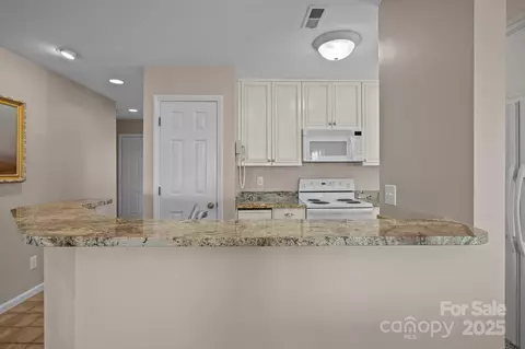 Kitchen - 618 Portside Dr, Davidson, NC 28036 photo 4 of 6