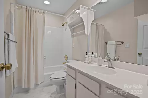 Bath - 618 Portside Dr, Davidson, NC 28036 photo 1 of 3