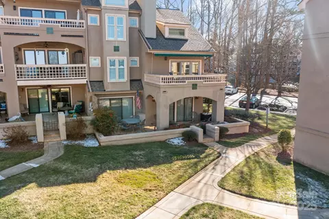618 Portside Dr, Davidson, NC 28036