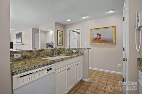 Kitchen - 618 Portside Dr, Davidson, NC 28036 photo 6 of 6