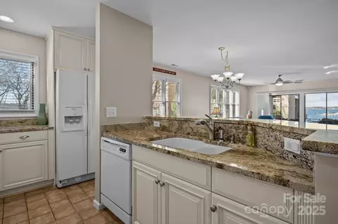 Kitchen - 618 Portside Dr, Davidson, NC 28036 photo 3 of 6