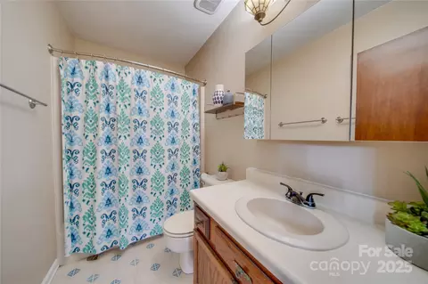 Bath - 4621 Wolf Pond Rd, Monroe, NC 28112 photo 1 of 2
