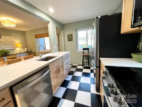 Kitchen - 305 Grady B2 Ave #B2, Tryon, NC 28782 photo 2 of 2
