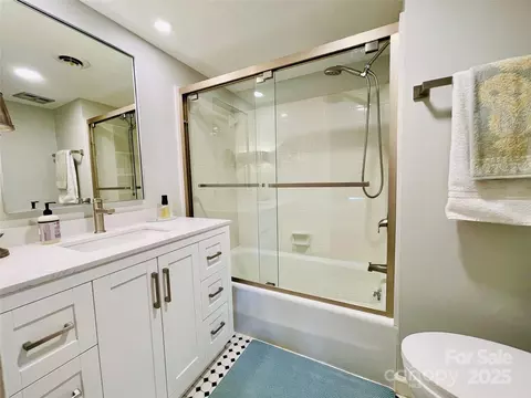 Bath - 305 Grady B2 Ave #B2, Tryon, NC 28782 photo 1 of 3