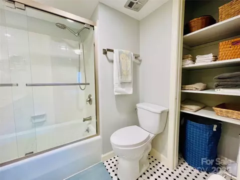 Bath - 305 Grady B2 Ave #B2, Tryon, NC 28782 photo 2 of 3