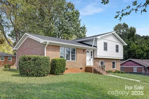 6762 Glenmoor Dr, Charlotte, NC 28214