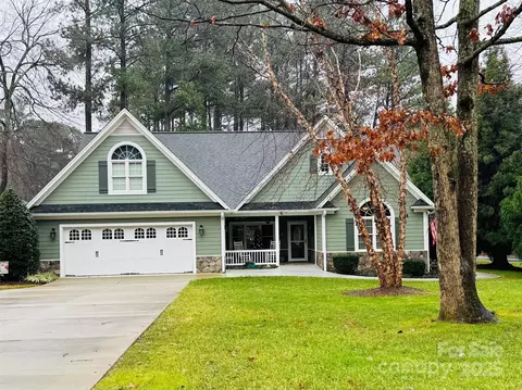 104 Lake Hills Dr, Mooresville, NC 28117