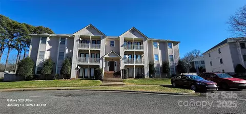 6127 Meadow Rose Ln, Charlotte, NC 28215